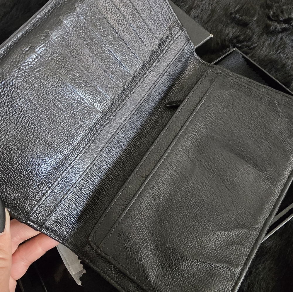 CHANEL Silver Quilted Leather Clutch with CC Logo - Picture 6 of 16